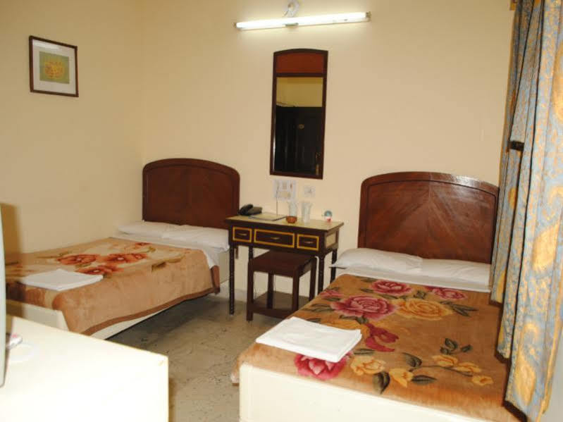 Hotel Mahamaya Бодх Гая Екстериор снимка